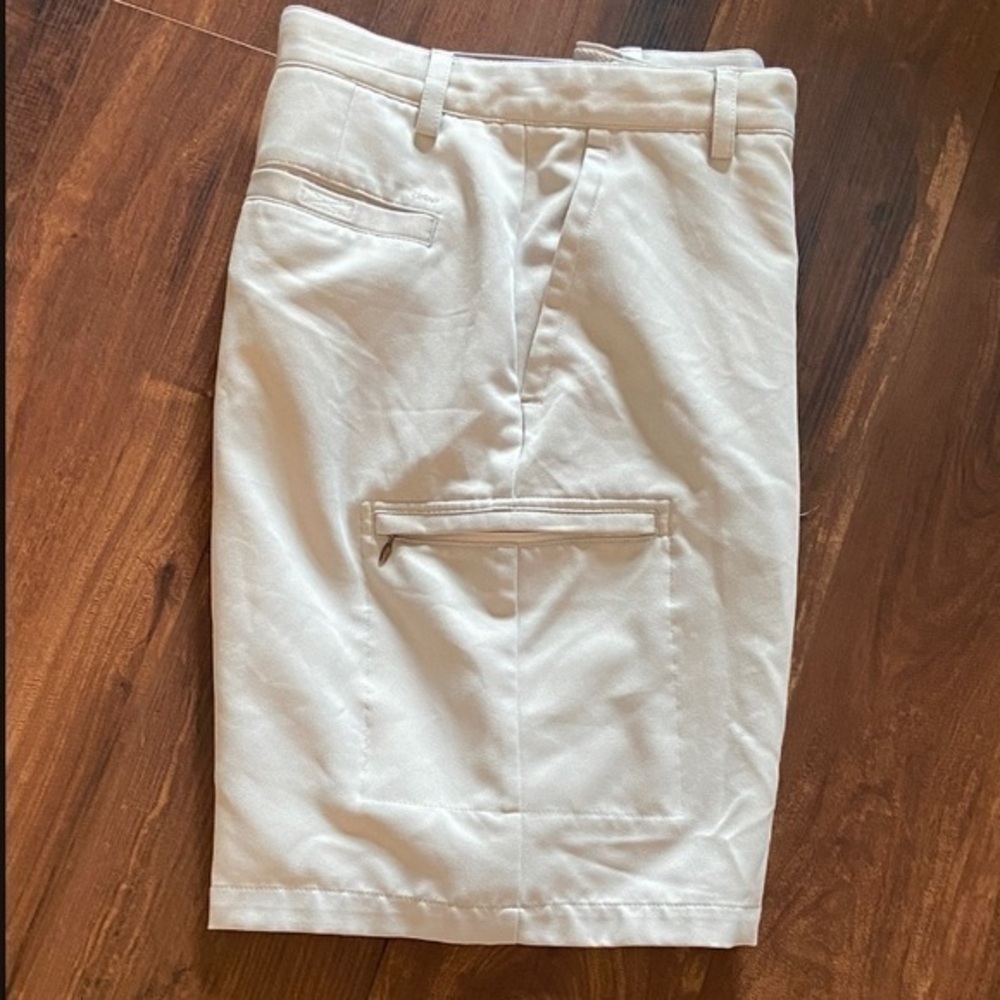 ⛳️IZOD Men`s Golf Shorts Sz 36 Chino W/Cargo Pocket ￼ Polyester Gray